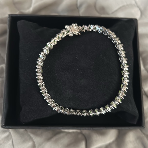 Green Tennis Bracelet. 7” - Picture 3 of 5